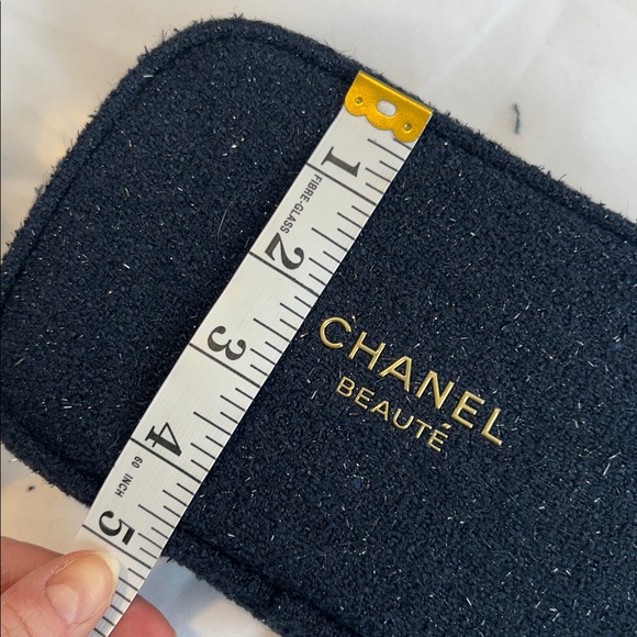 Chanel Beauté Navy Blue Tweed Cosmetic Pouch - Gold VIP Gift NEW in Box - Picture 9 of 10